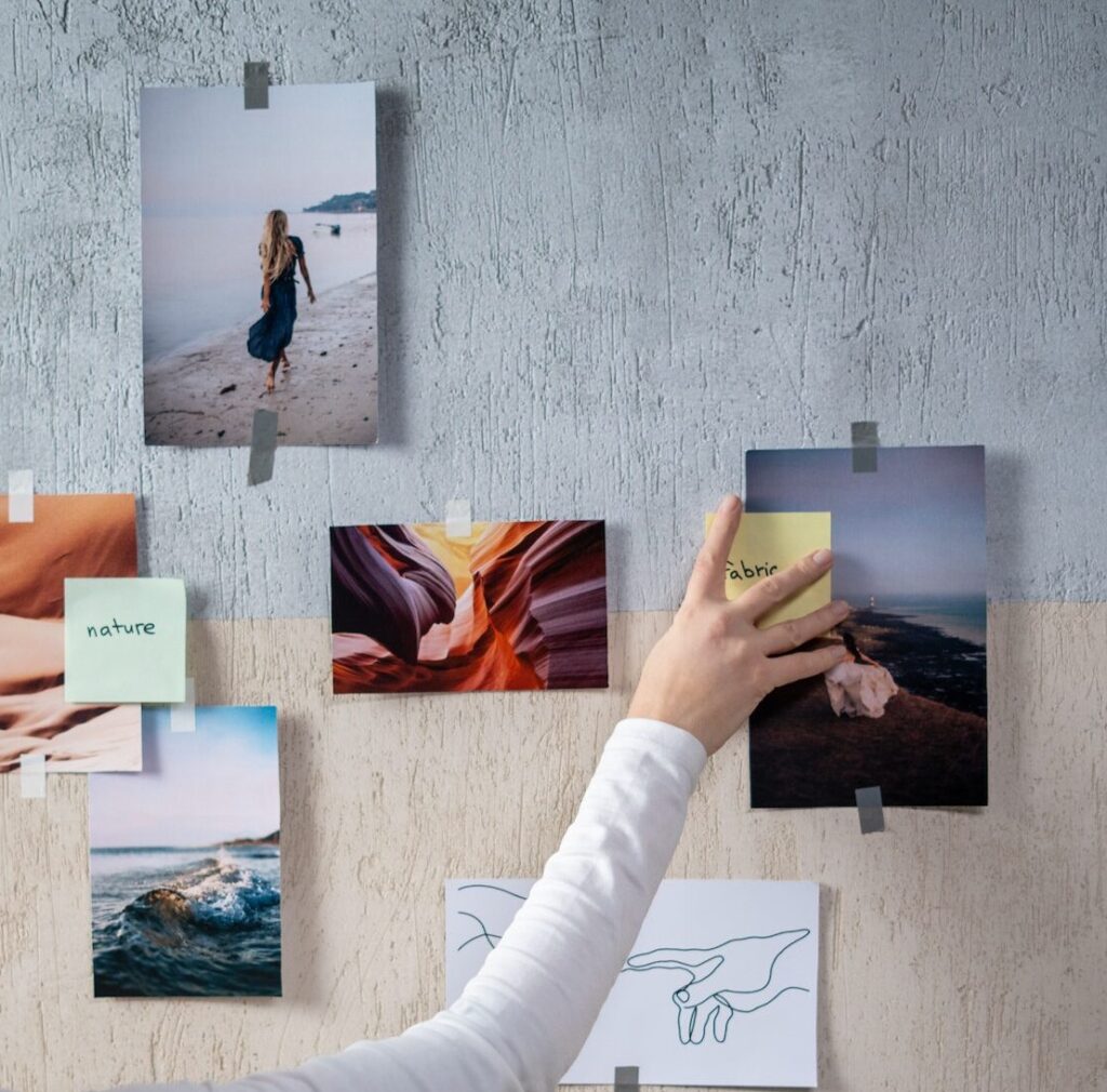 West Socials brainstorm op de muur met post-its